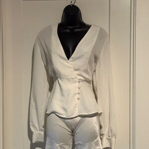 Chic White Buttoned Blouse